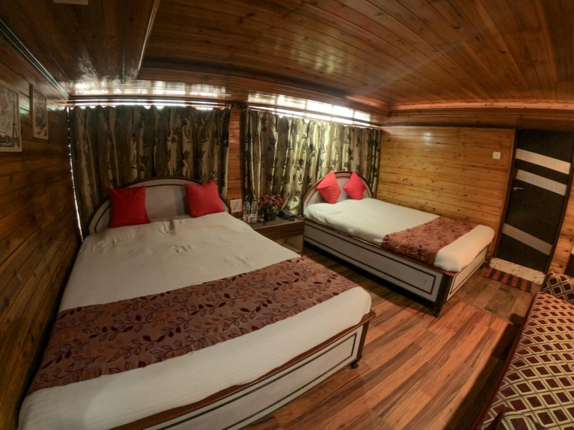 Grg Broadway Mall Road Darjeeling By Royal Collection Hotel Экстерьер фото